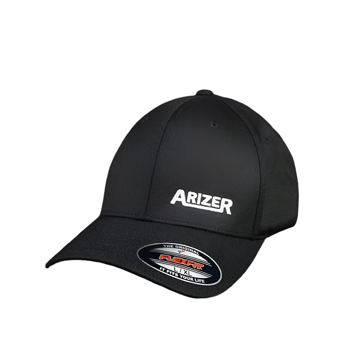 Schwarze Arizer Flexfit Baseballcap mit weißem Logo – Modellansicht für Größe L/XL