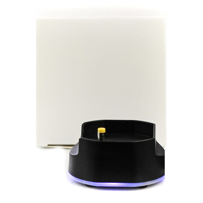 Schwarze Arizer-Solo-Ladestation mit blauem LED-Lichtring und Verpackung
